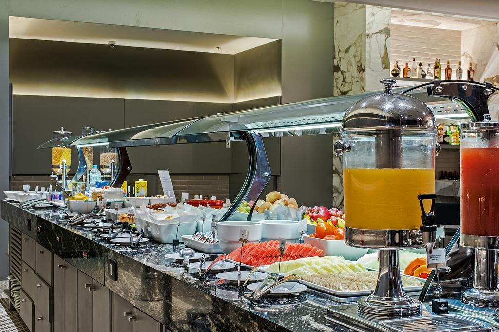 Hotel Atlantico Prime Rio de Janeiro Esterno foto Breakfast buffet at a luxury hotel