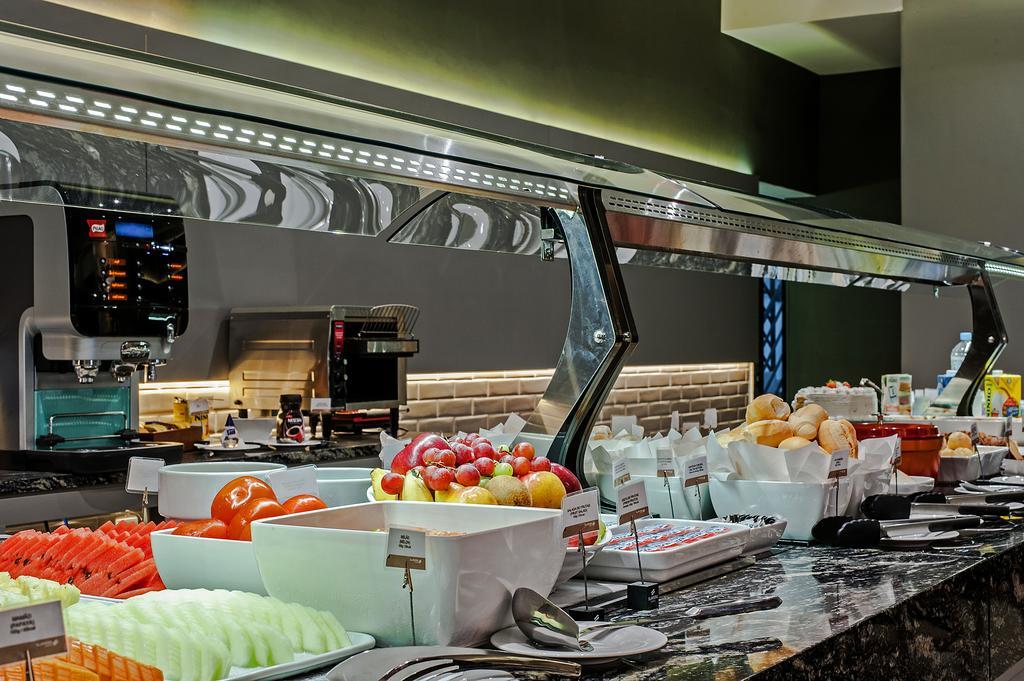 Hotel Atlantico Prime Rio de Janeiro Esterno foto Breakfast buffet at a luxury hotel